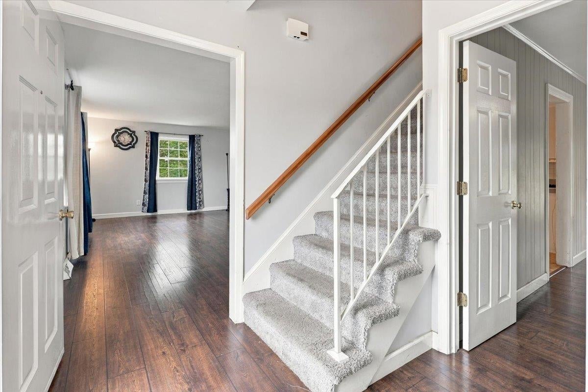 166 WESTHAMPTON CT