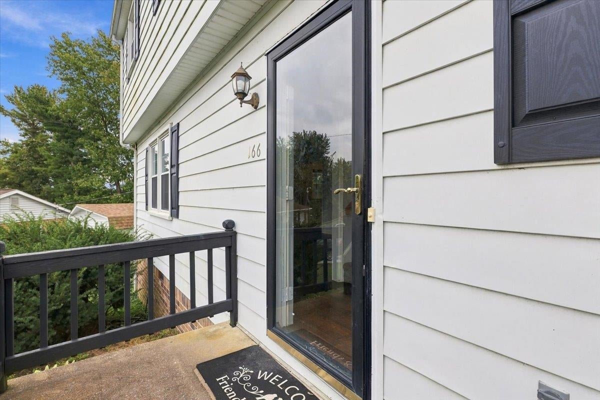 166 WESTHAMPTON CT