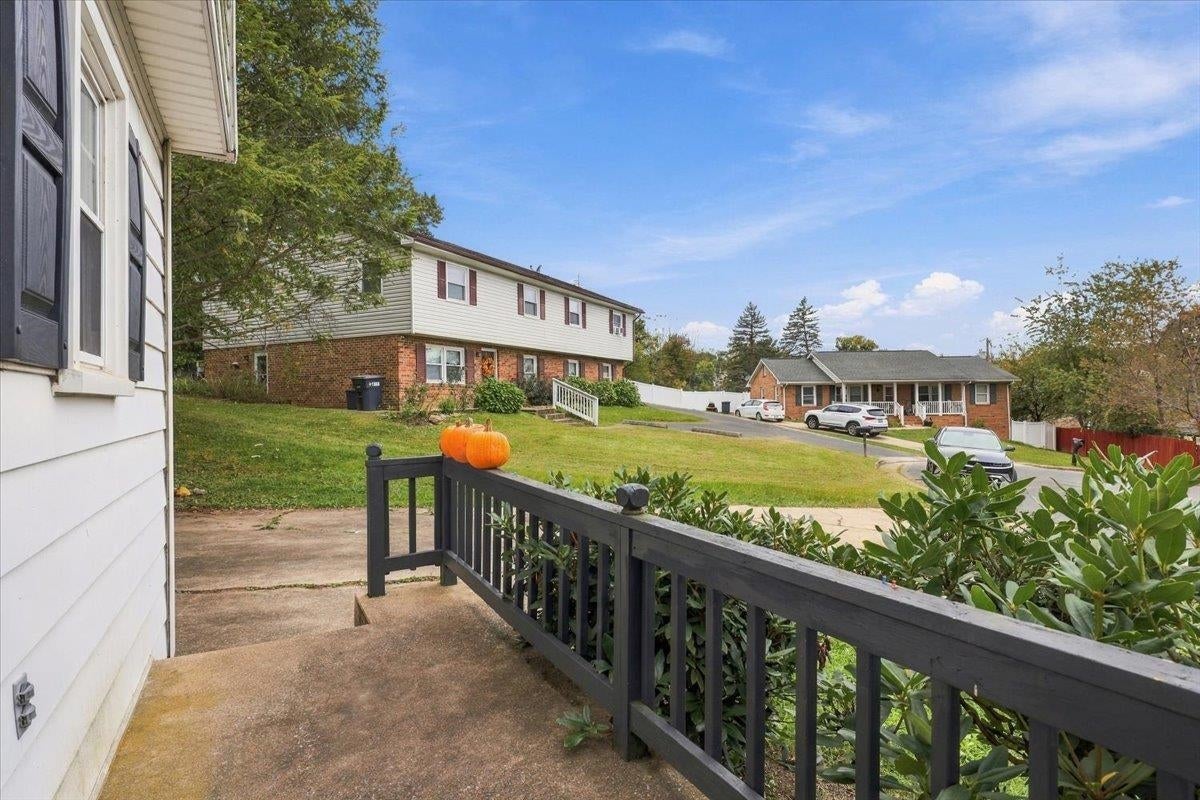 166 WESTHAMPTON CT