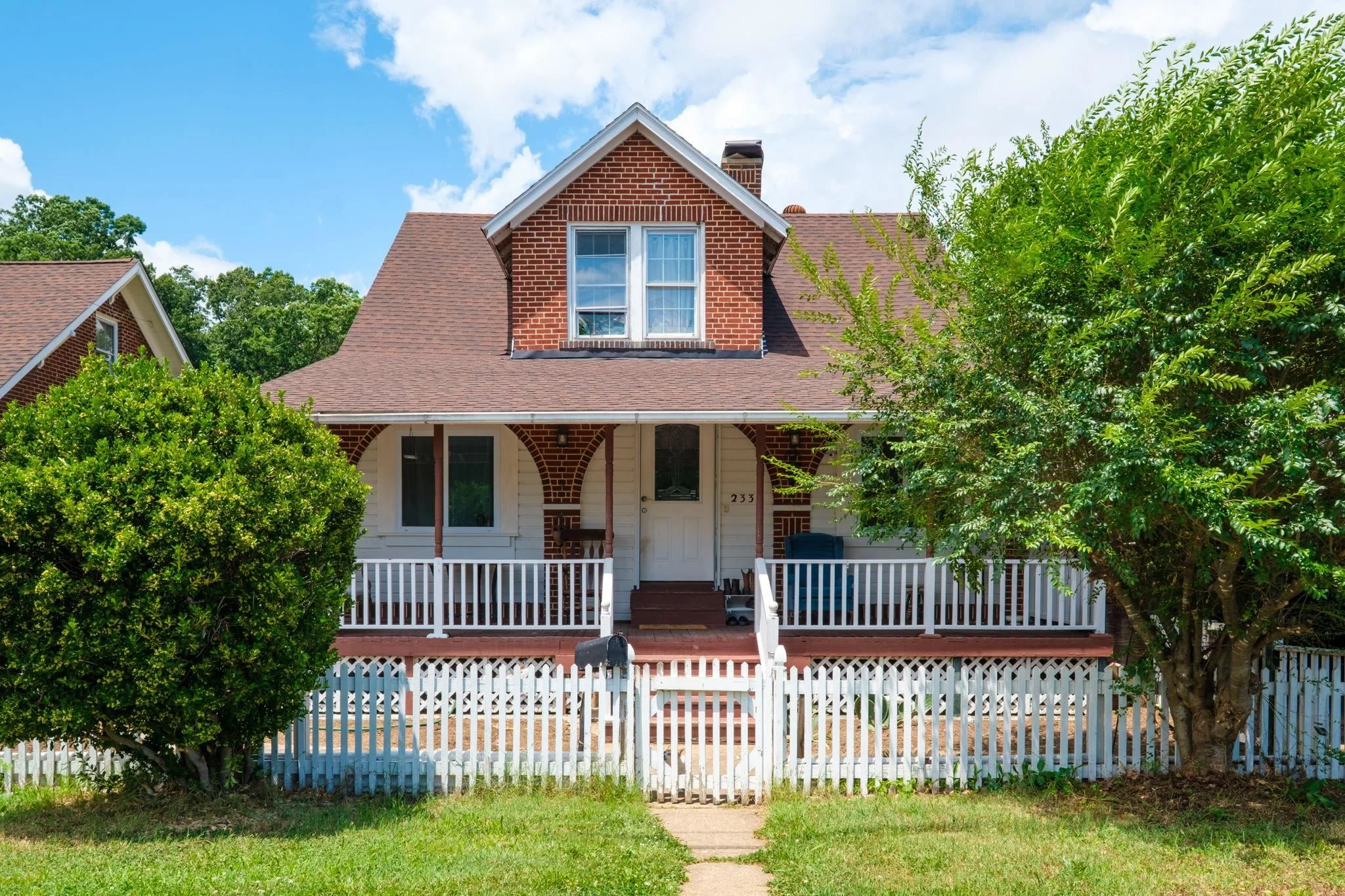 233 Bayard Ave N
