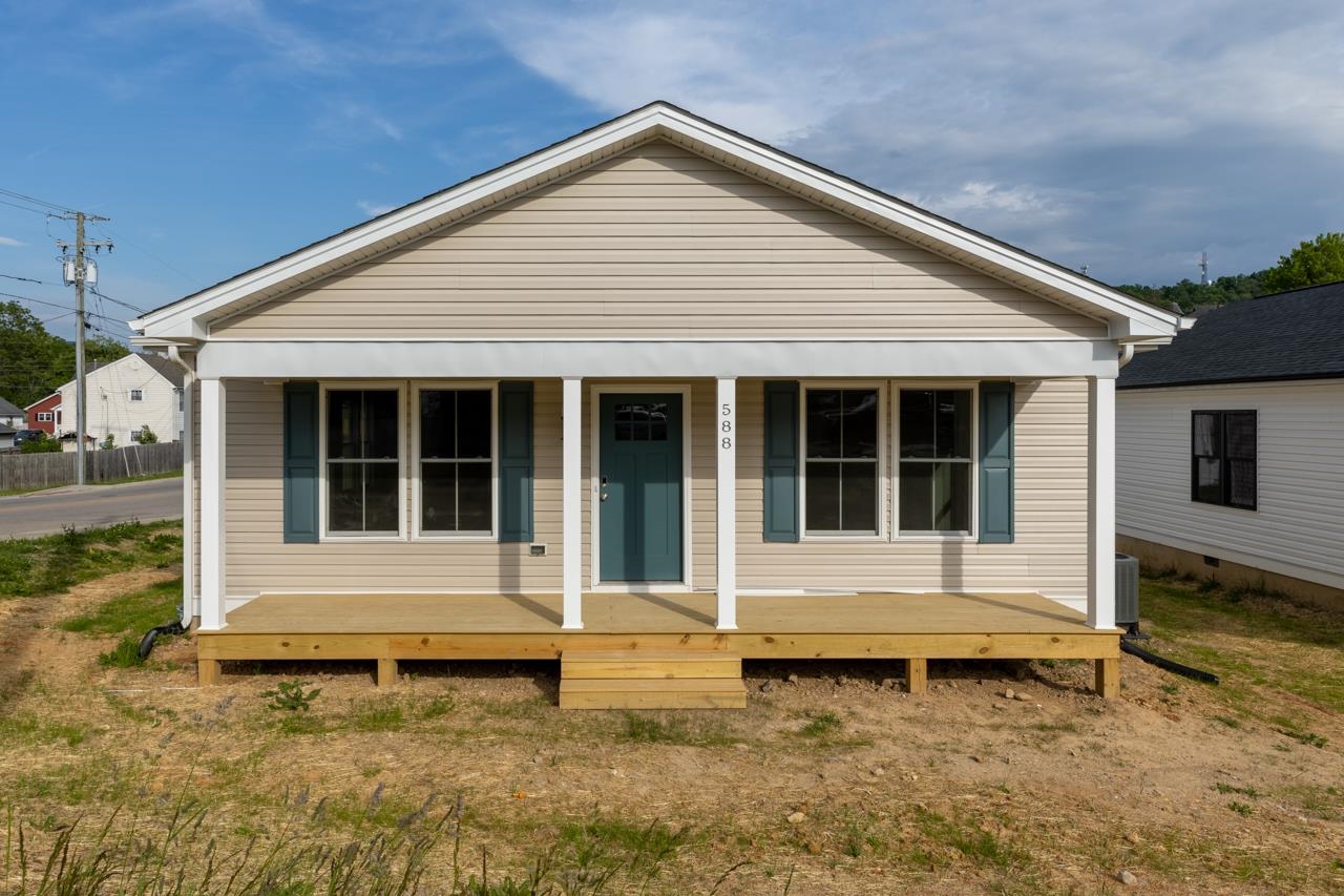 588 Delphine Ave N, Waynesboro, VA, 22980