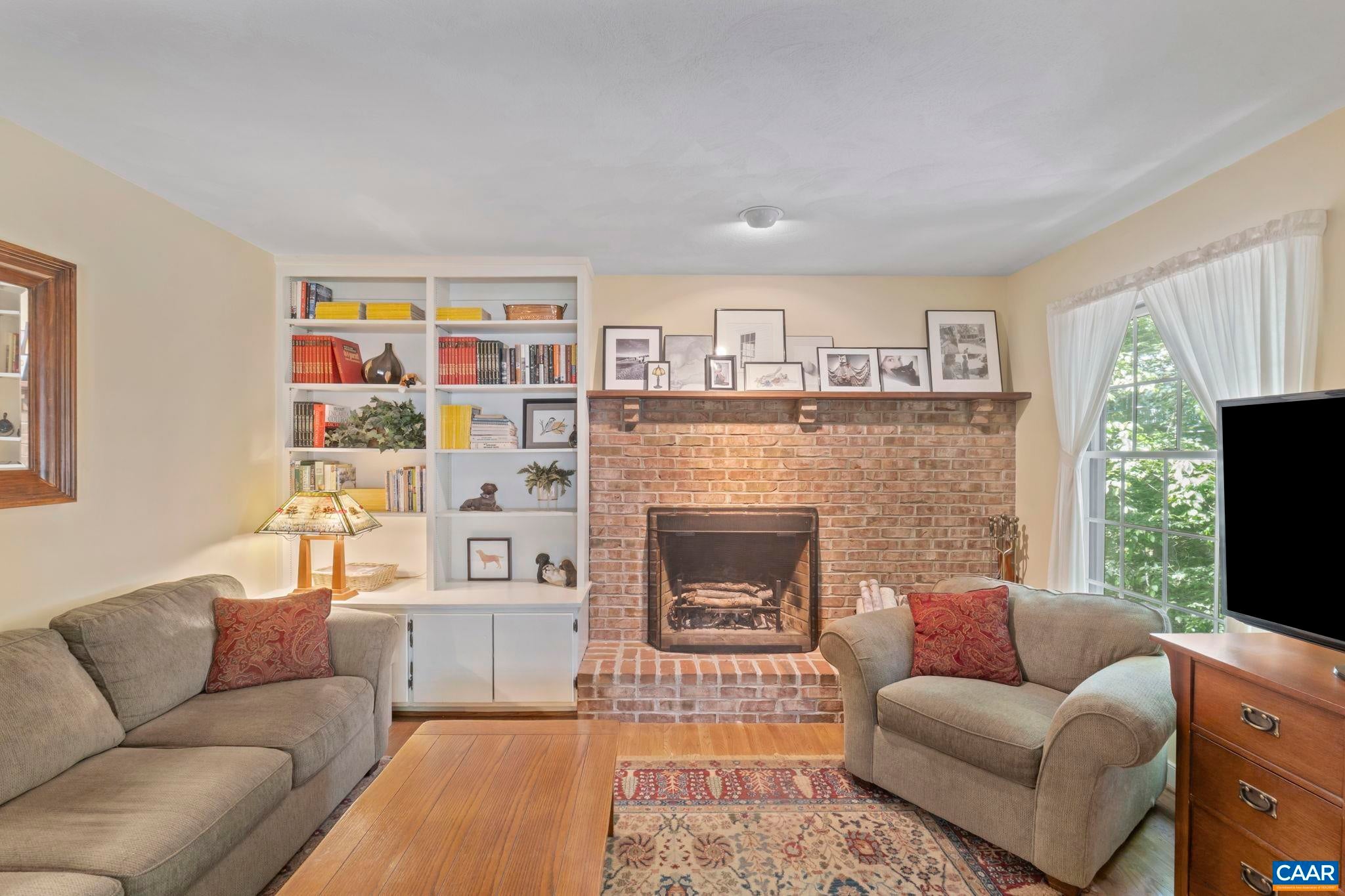 2 WHIPPOORWILL LN