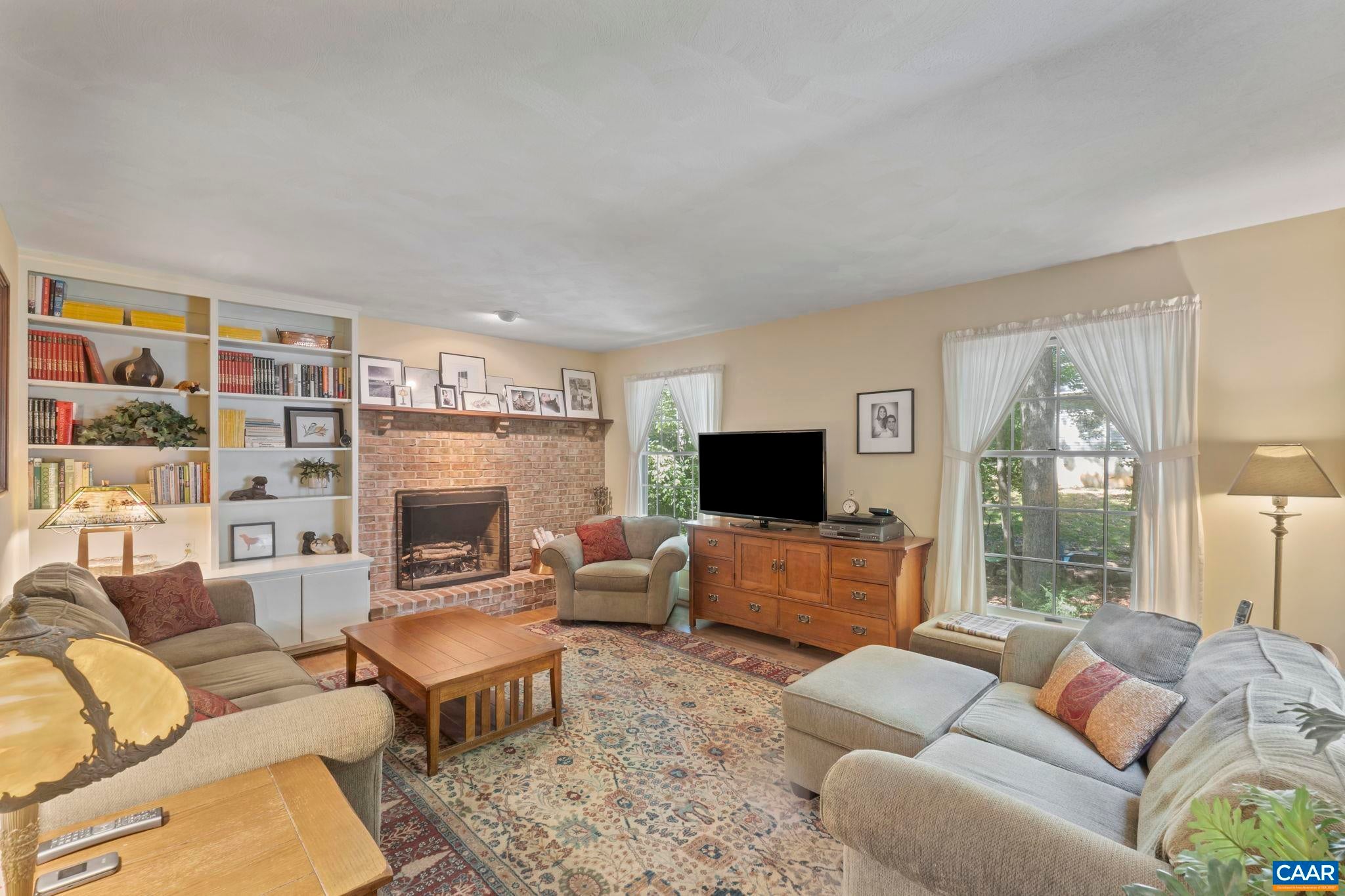 2 WHIPPOORWILL LN