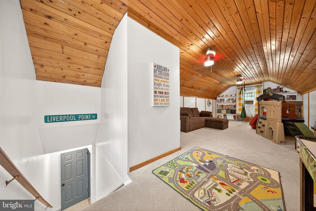 6041 NANCY LN