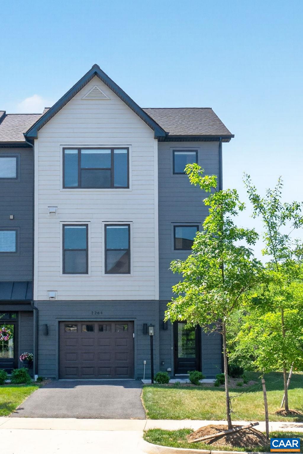 2264 FOWLER CIR