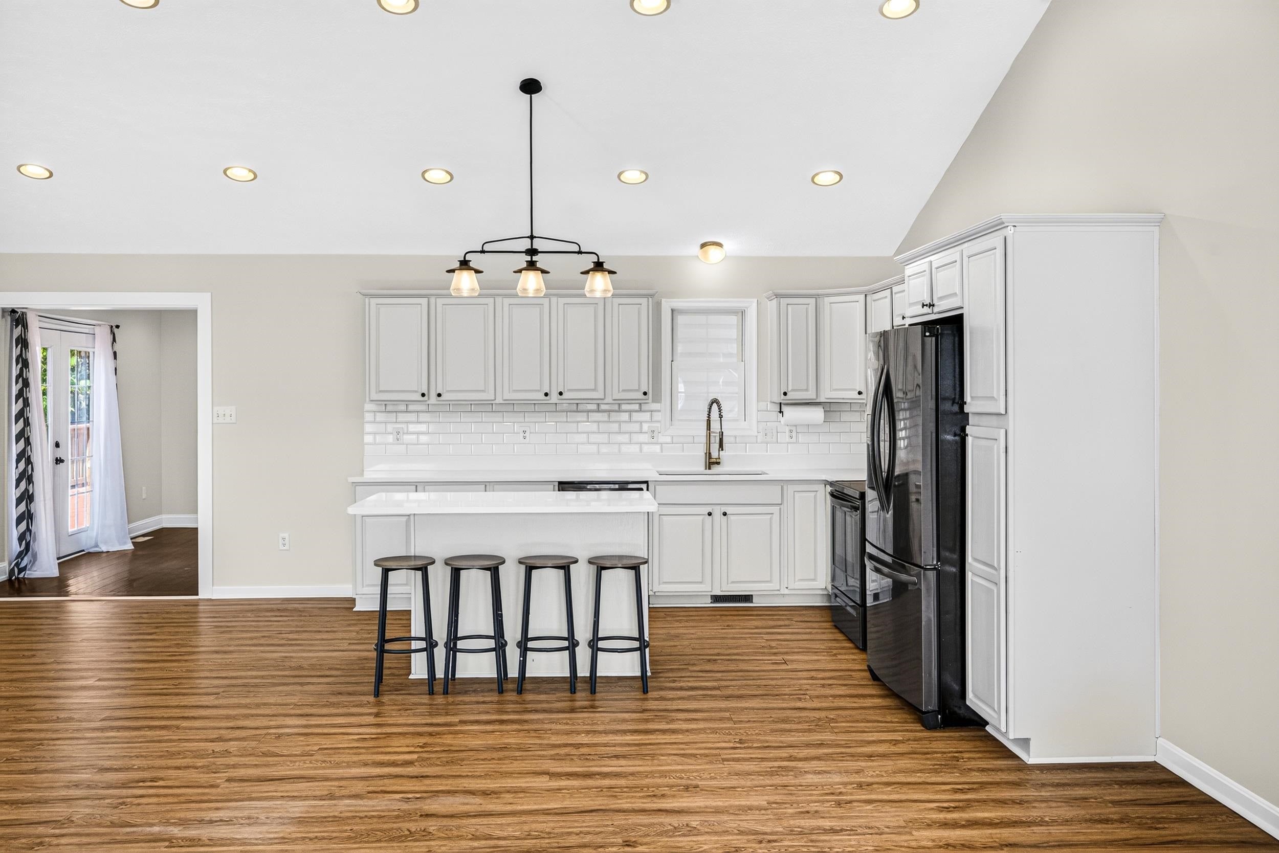 610 CEDAR CT