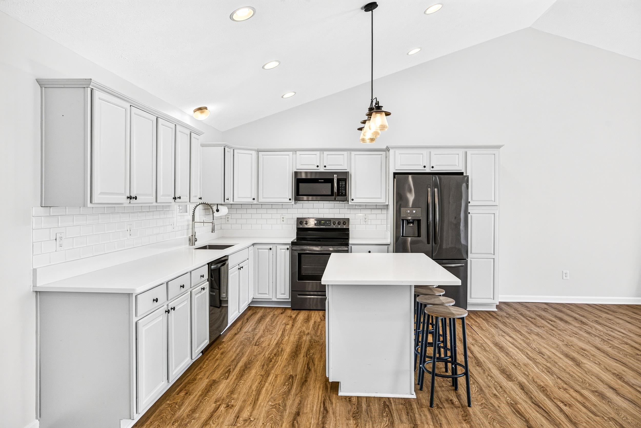610 CEDAR CT