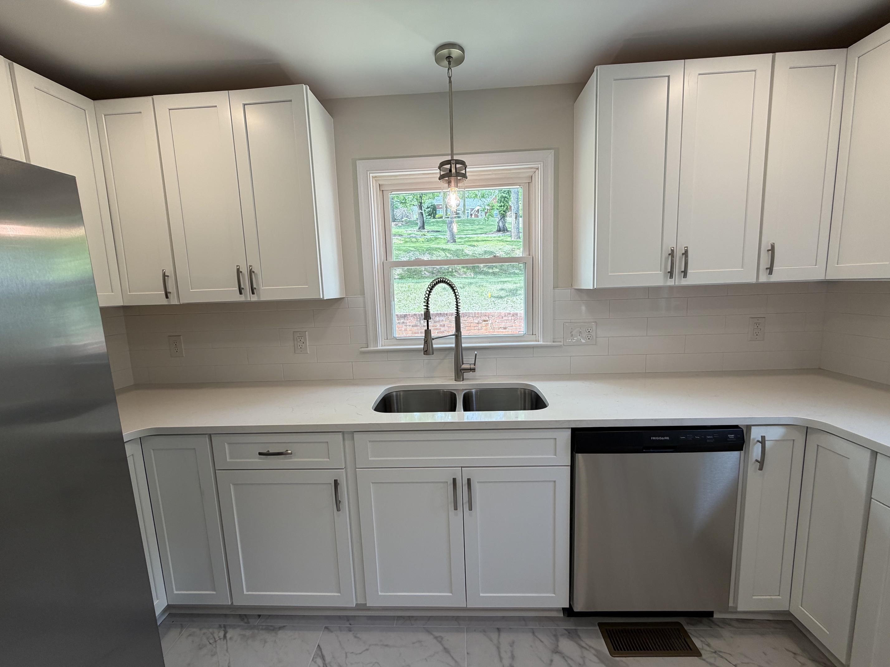 212 SKYLAND DR