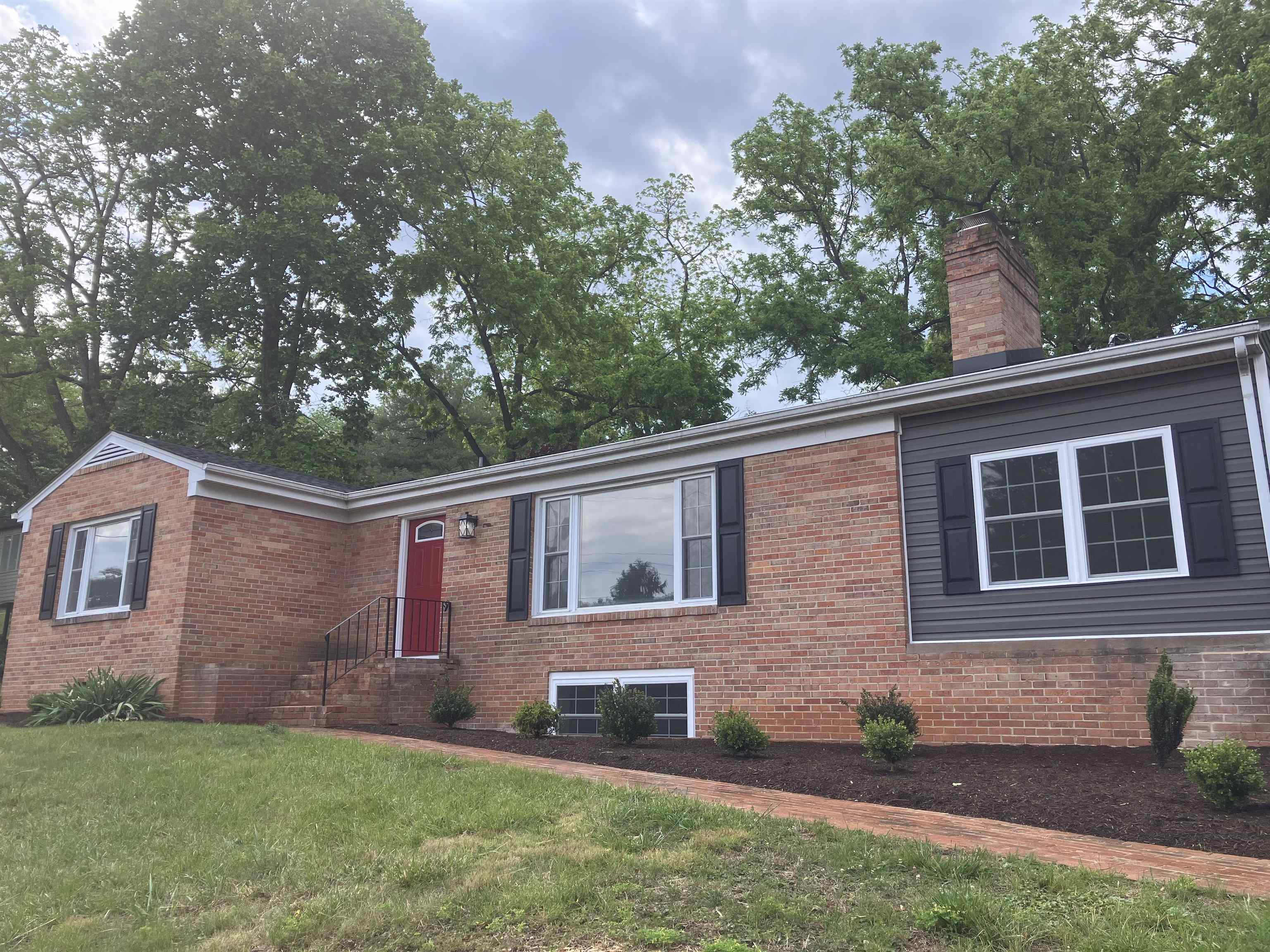 212 SKYLAND DR