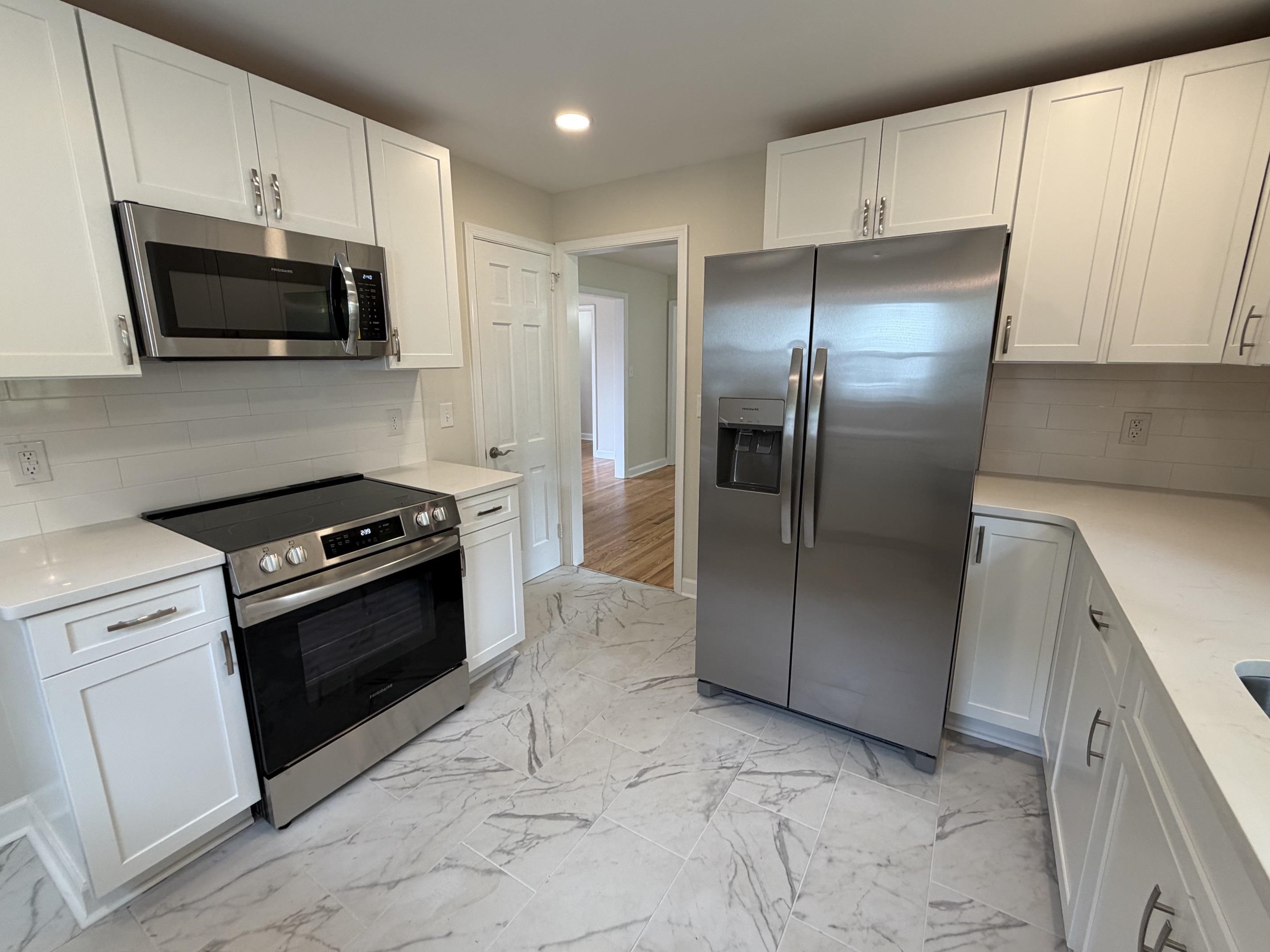 212 SKYLAND DR