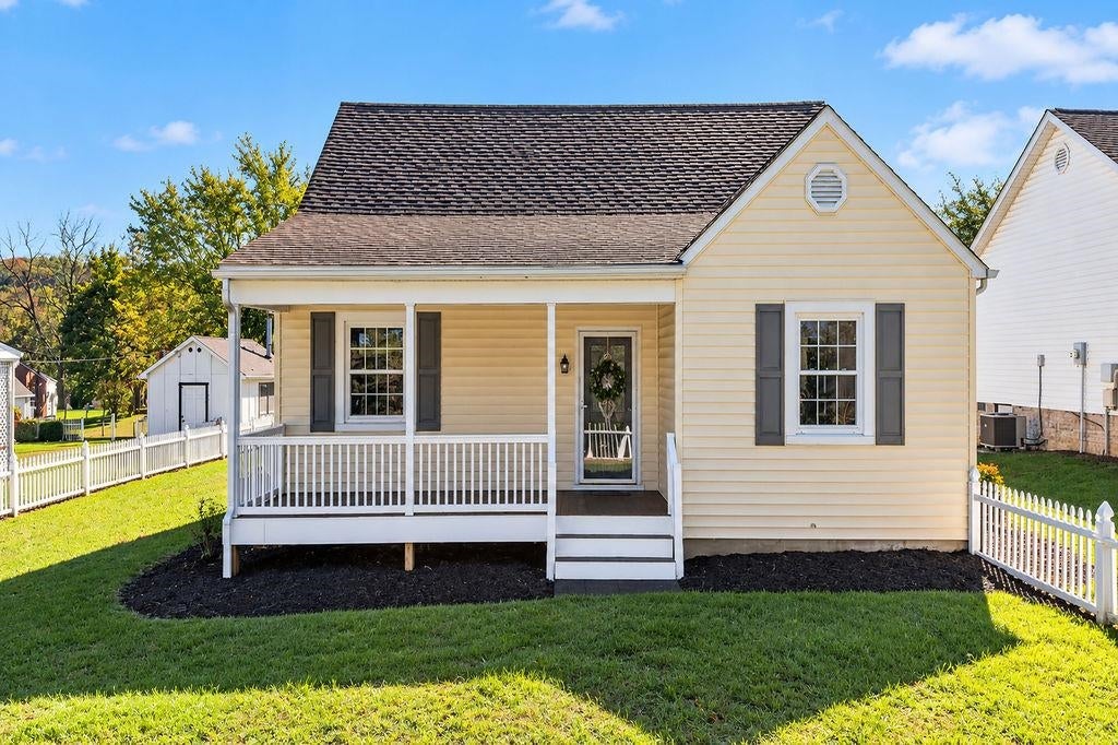 1516 LYNDHURST RD