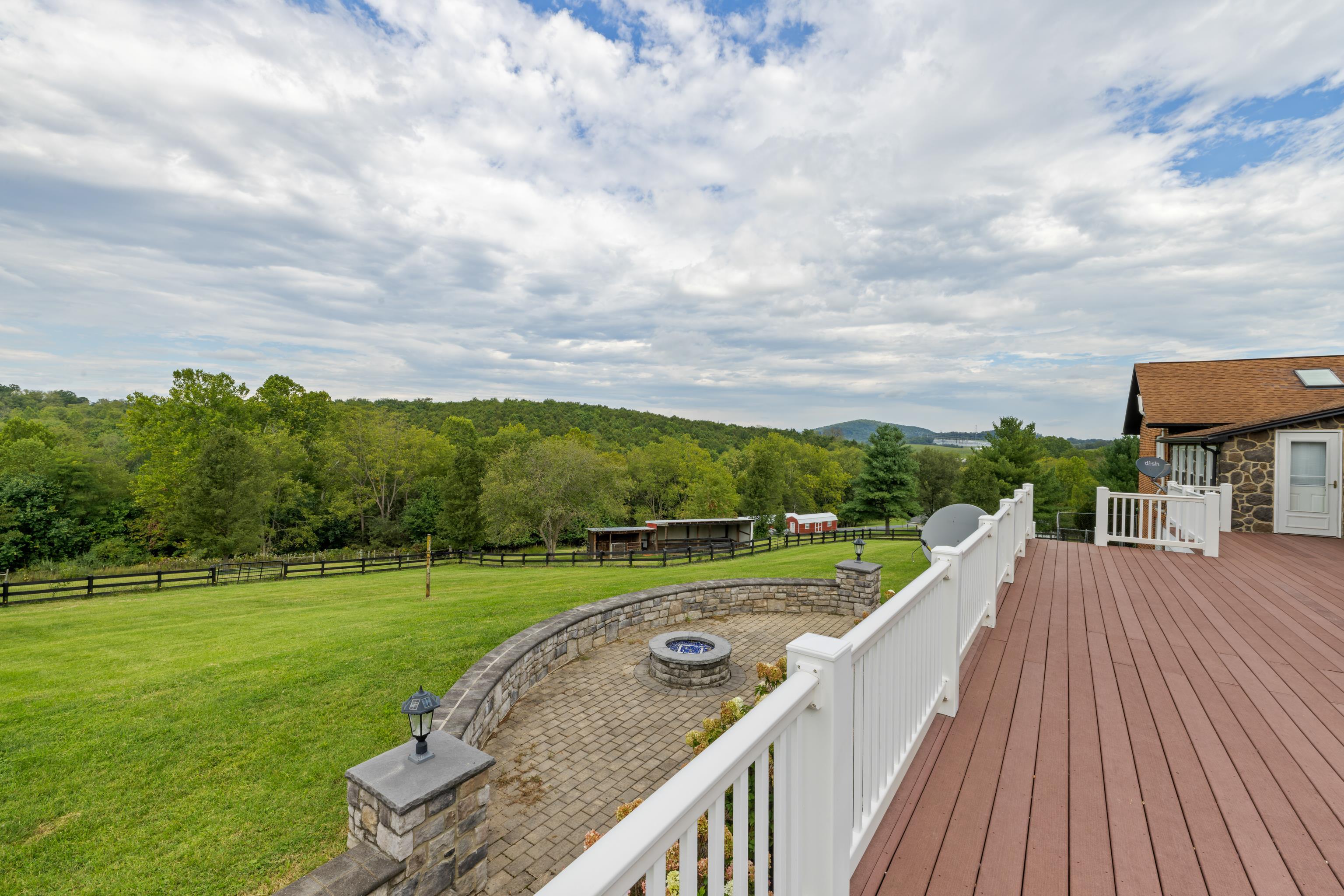 308 STONEWALL RD