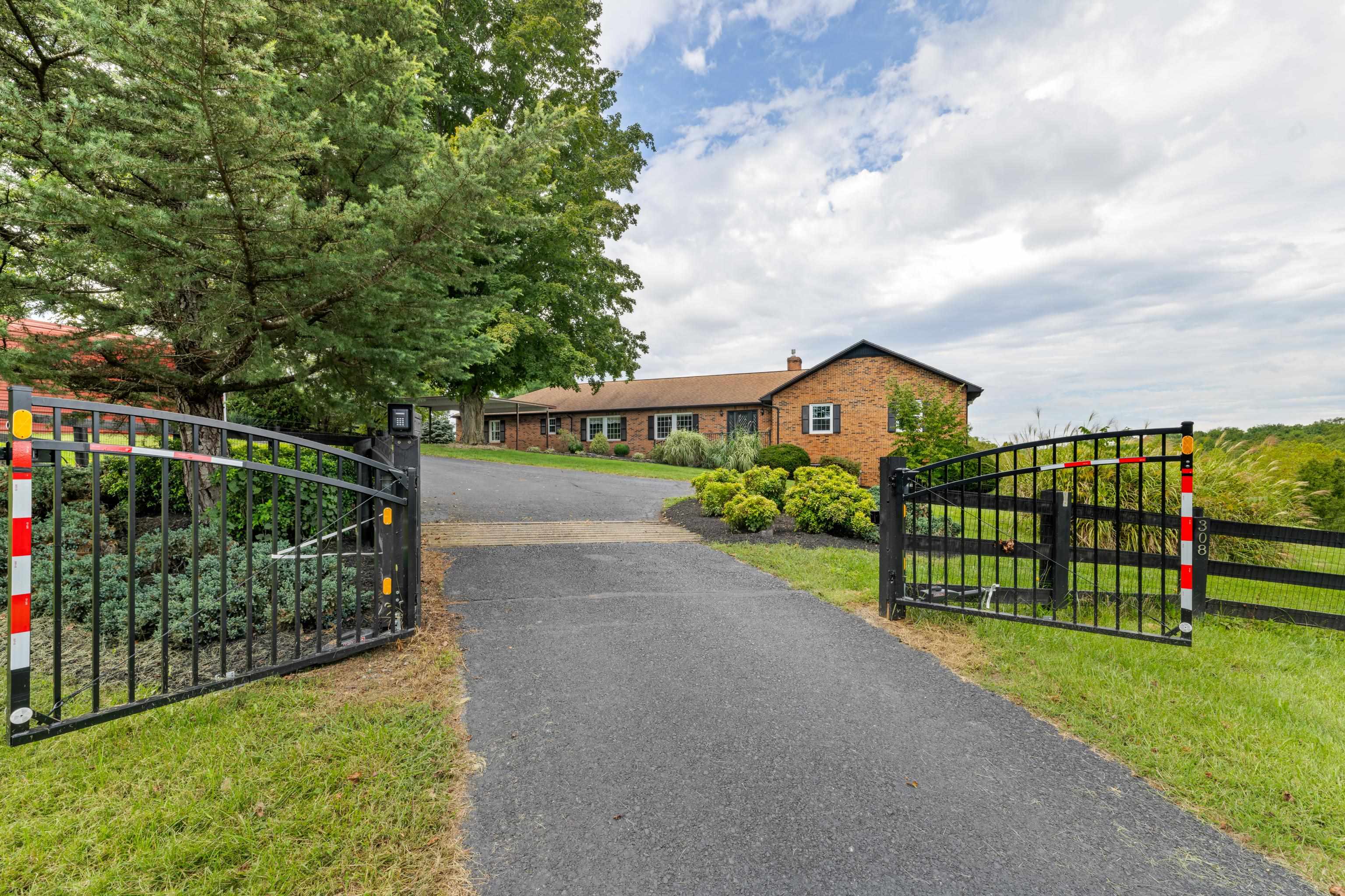 308 STONEWALL RD