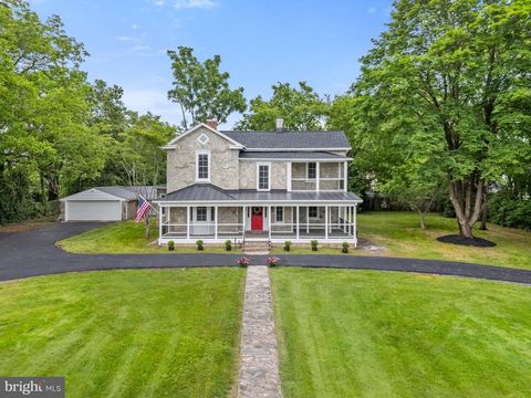 Photo of 105 Washington St E, Remington, VA 22734 (MLS # VAFQ2019318)
