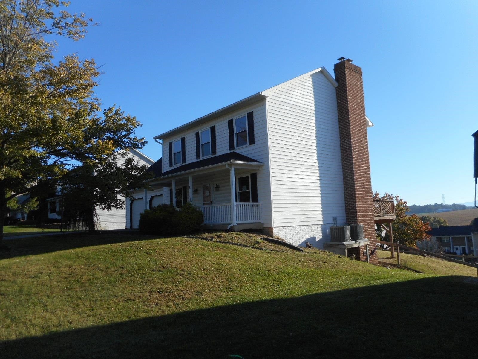 206 BRIDGEPORT DR