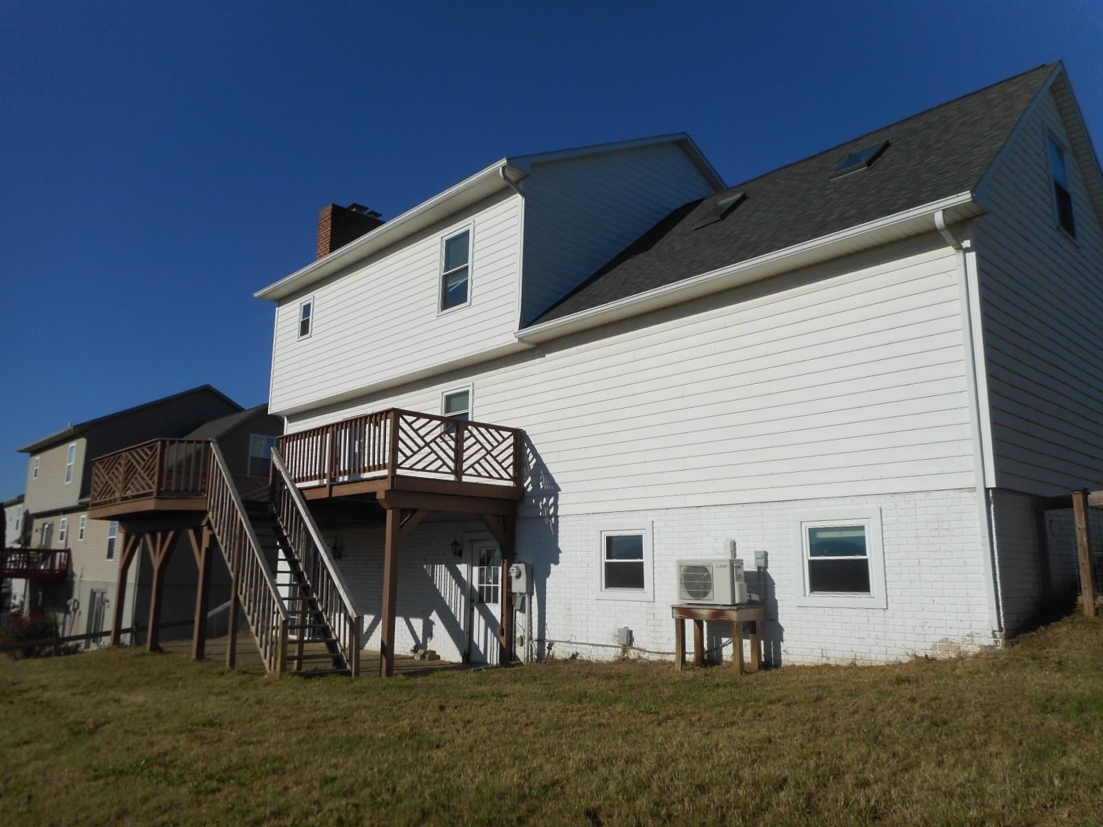 206 BRIDGEPORT DR
