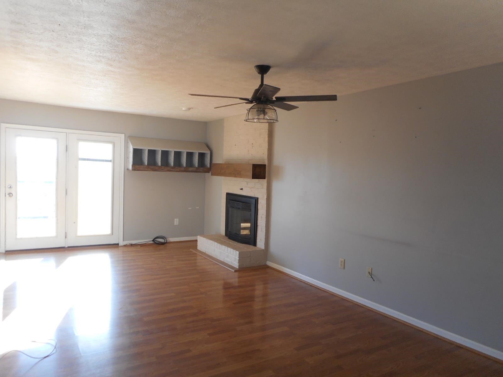 206 BRIDGEPORT DR