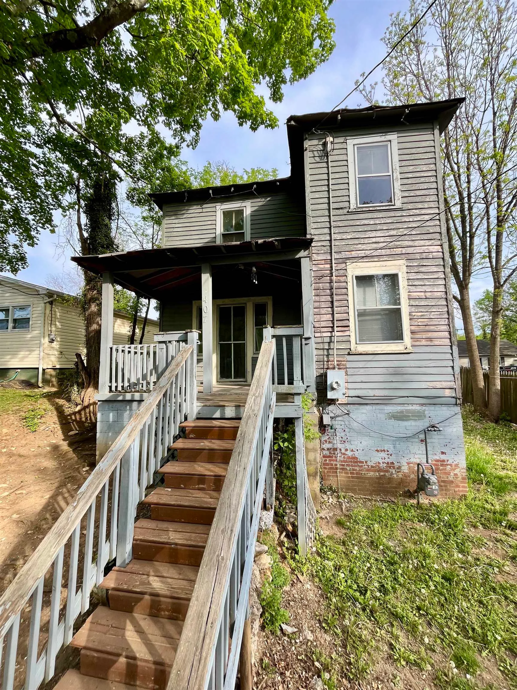 407 Carruthers St
