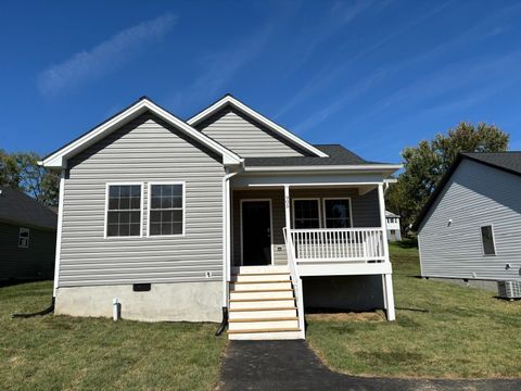 Photo of 905 Fairfax Ave, Waynesboro, VA 22980 (MLS # 669705)