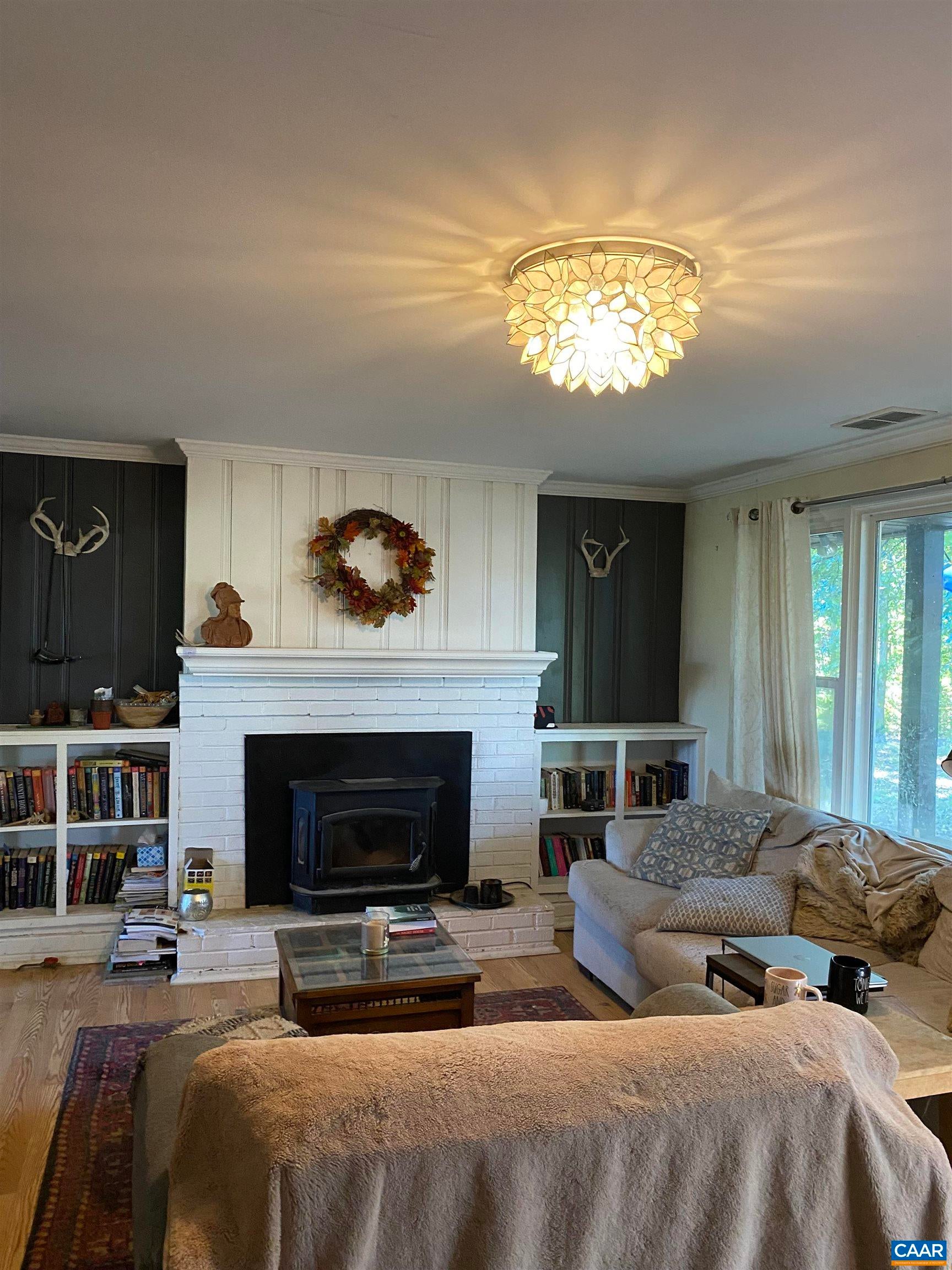 167 HOLLOW LN