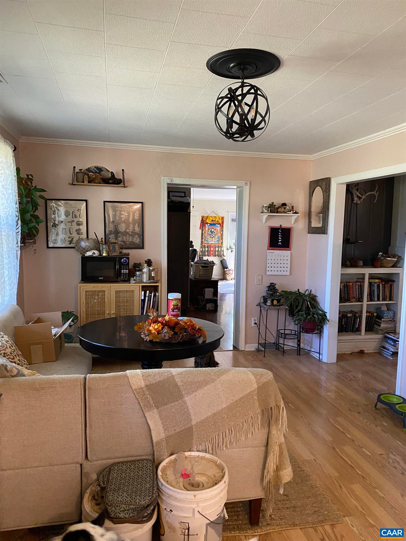 167 HOLLOW LN
