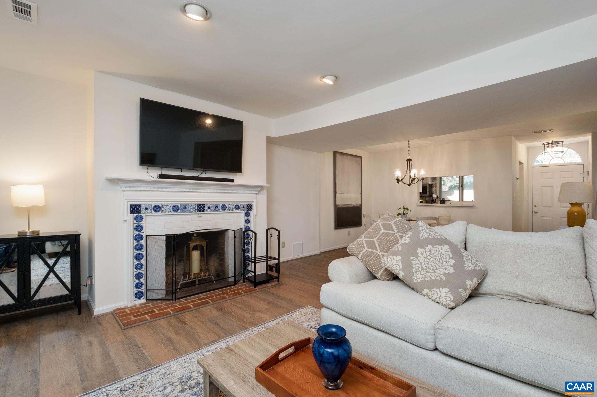 1618 GARDEN CT