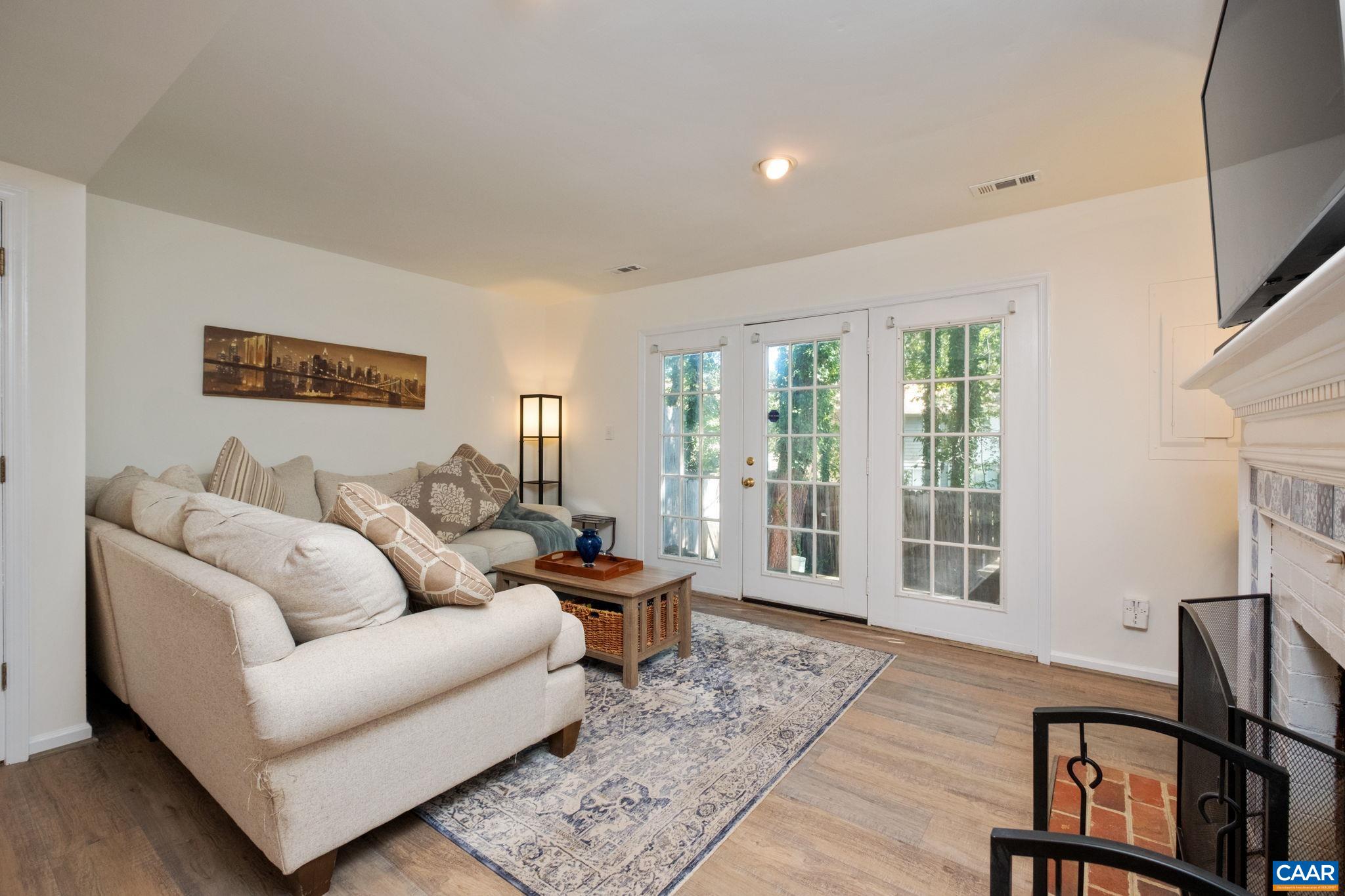 1618 GARDEN CT
