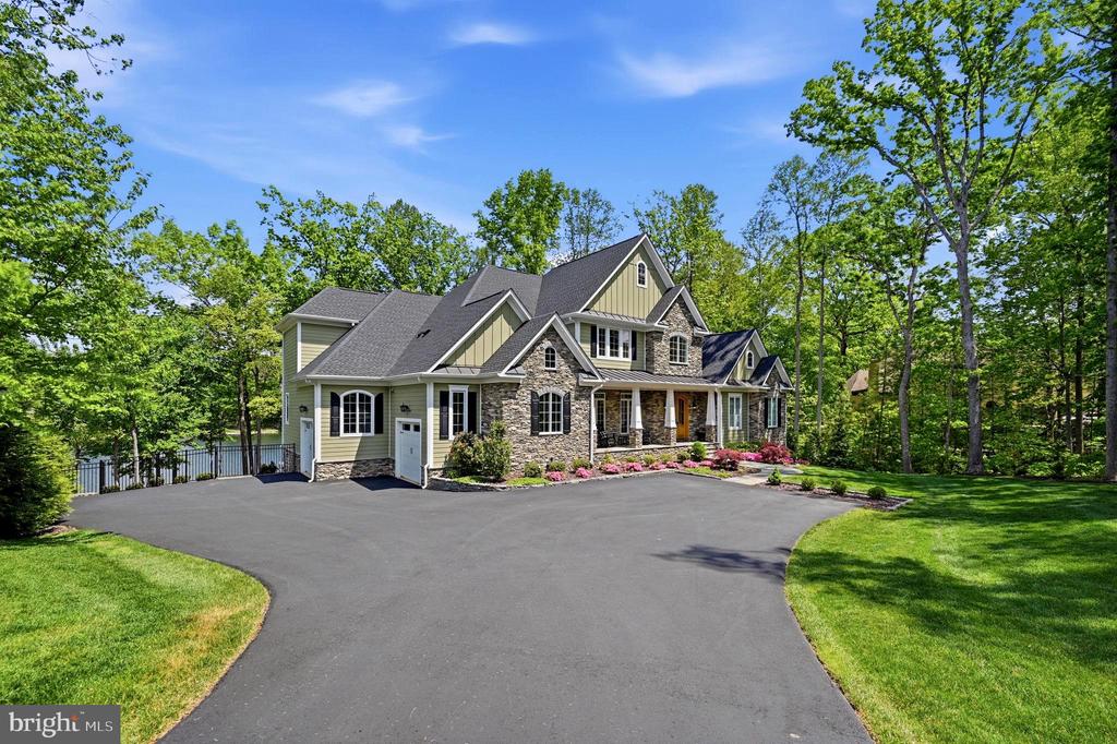 11215 PRESWICK LN
