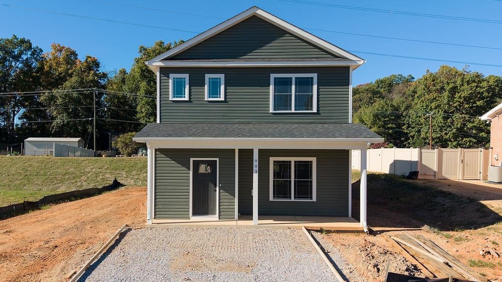 903 FISHER CIR
