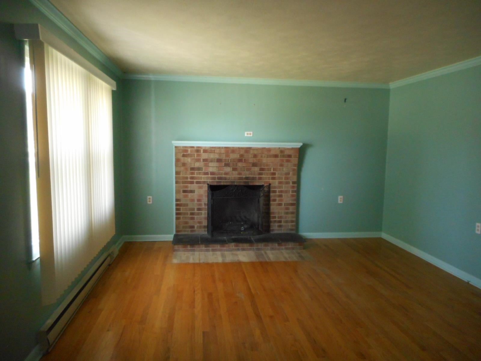 207 FOX HILL DR