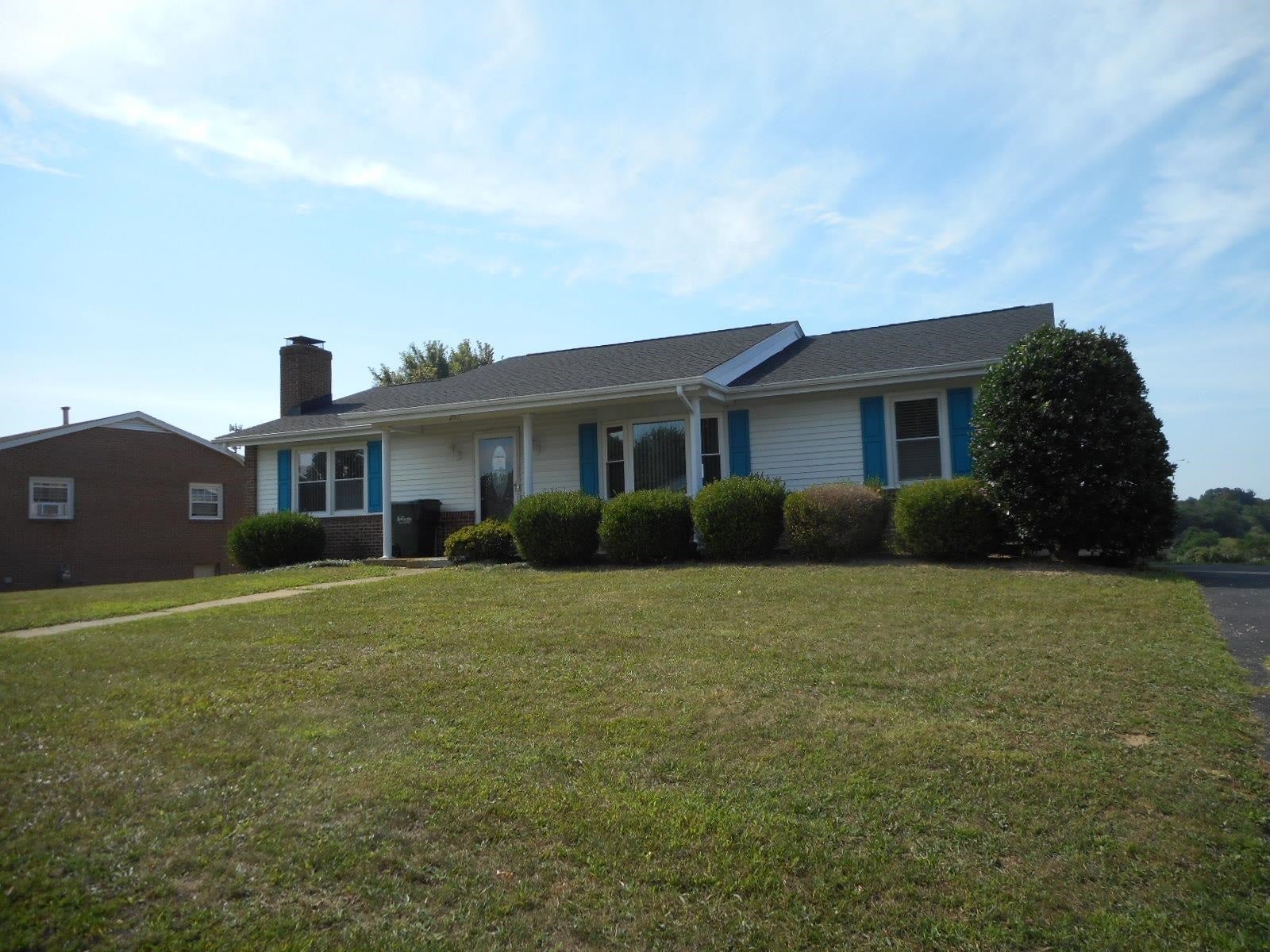 207 FOX HILL DR