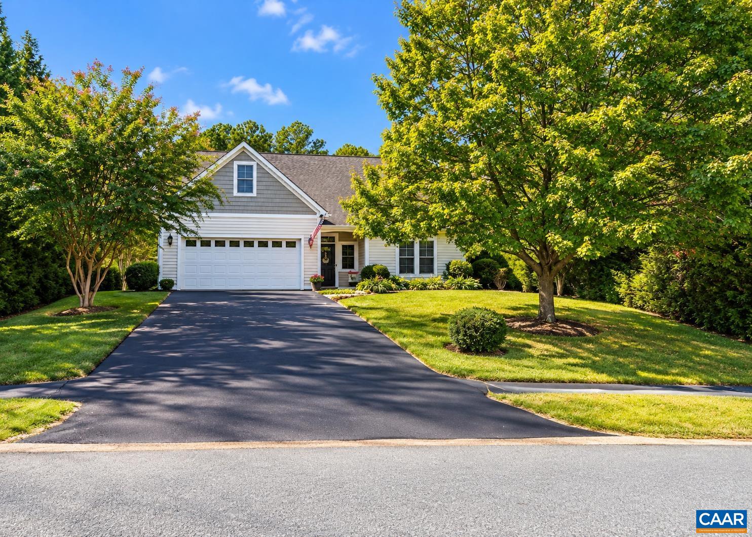 208 GLEN CIR