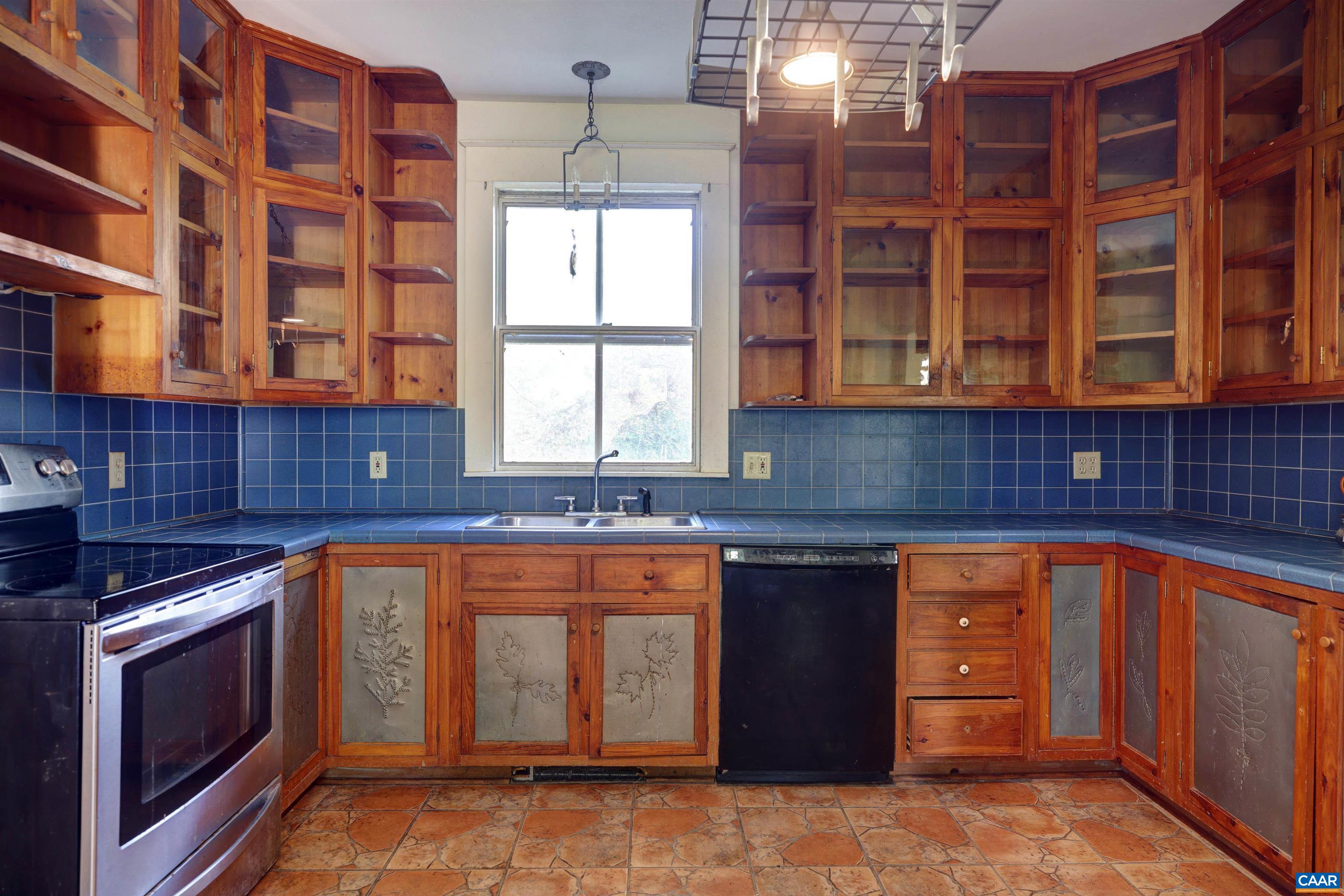 26 VINEYARD DR