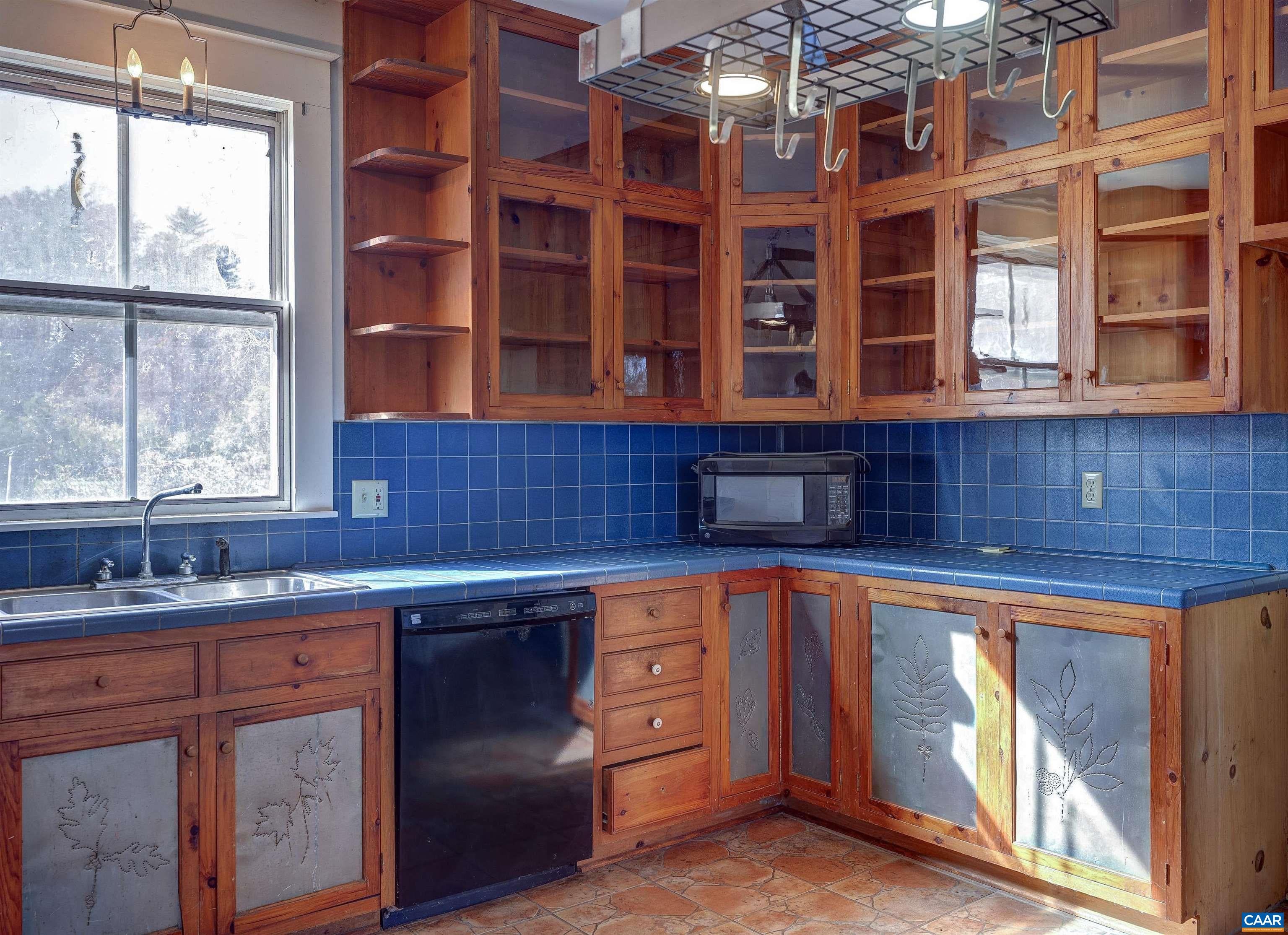 26 VINEYARD DR