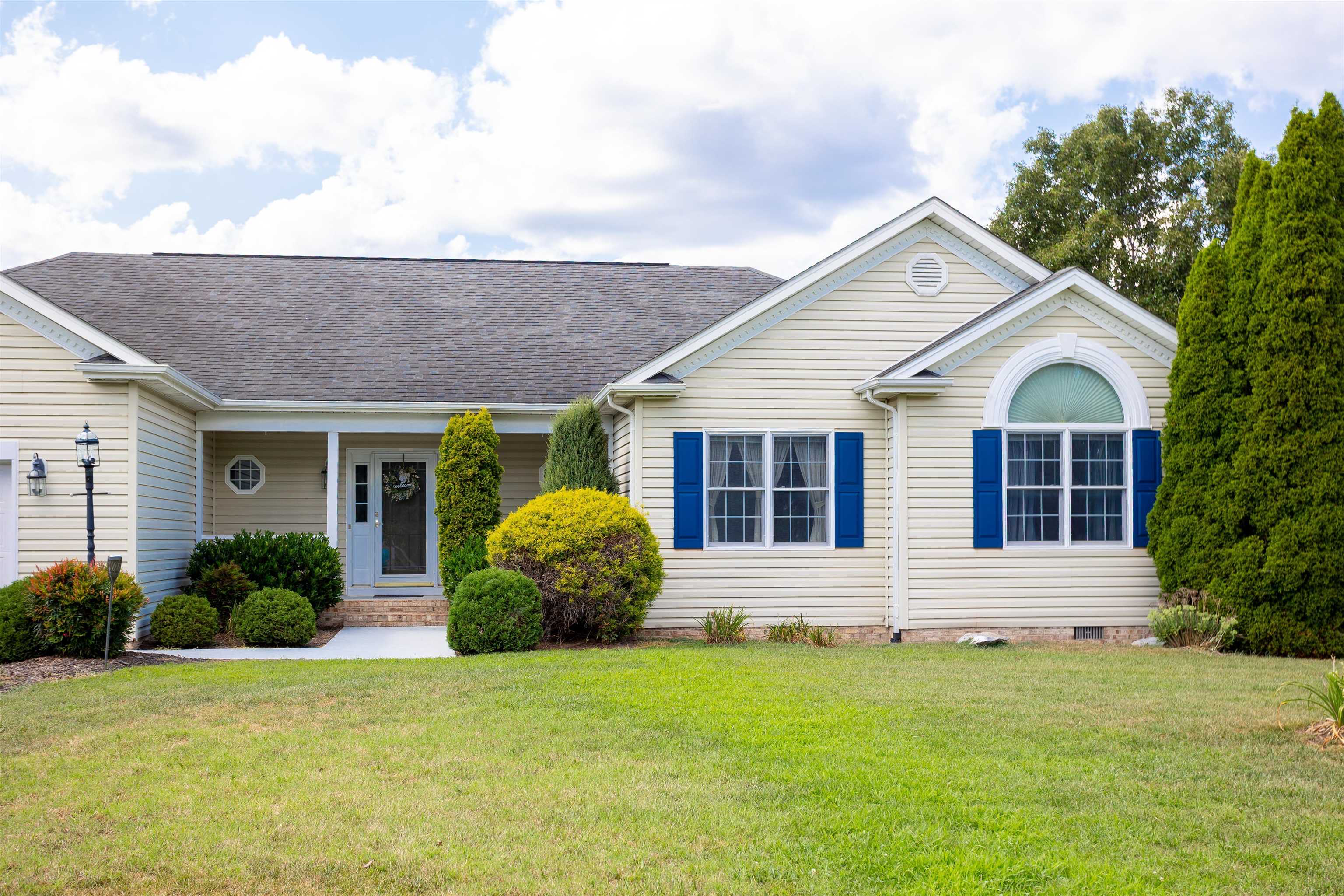 10 MOLLY CT