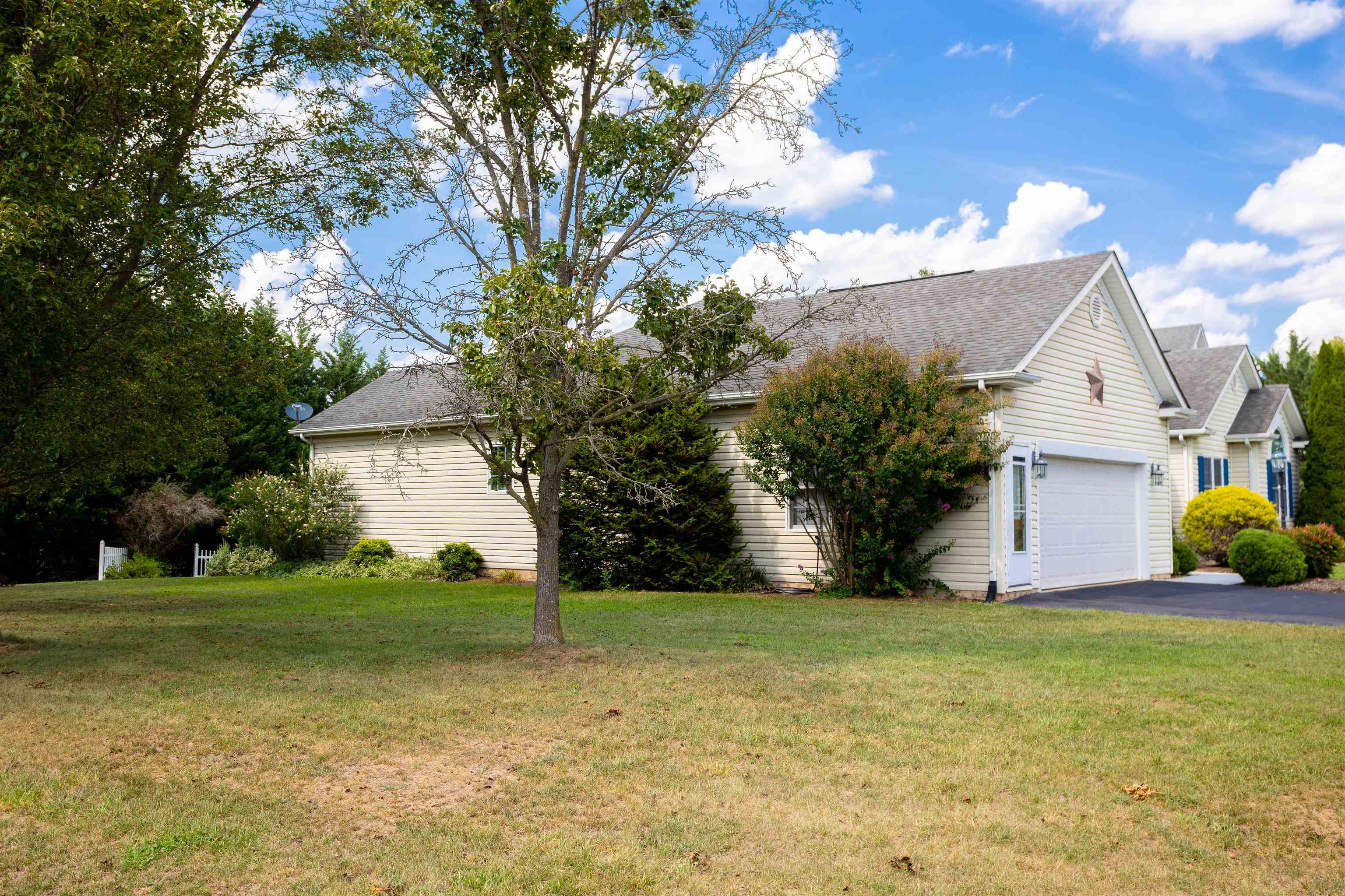 10 MOLLY CT
