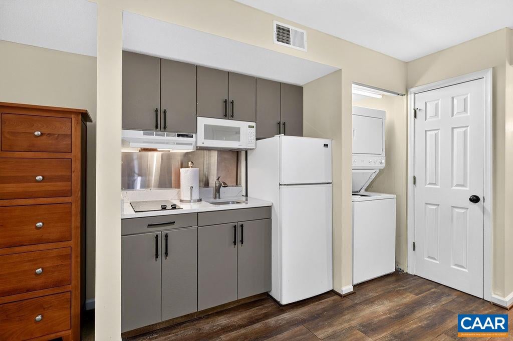 2076 STONE RIDGE CONDOS