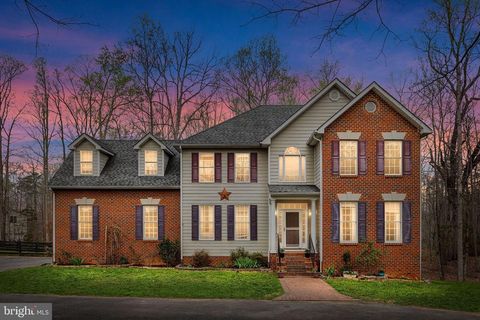 Photo of 996 Pelham Dr, Keswick, VA 22947 (MLS # VAFN2000182)