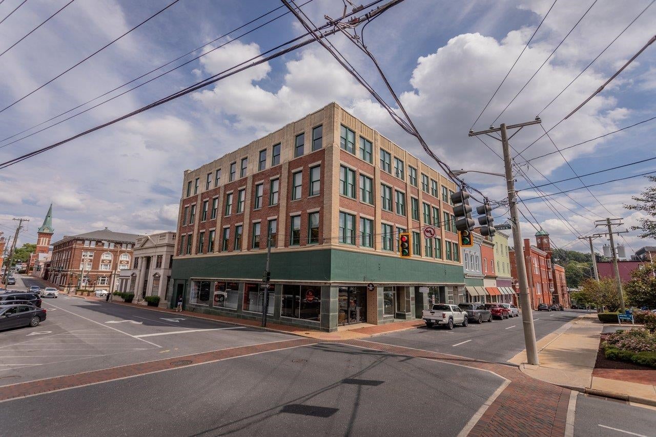 29 CENTRAL AVE N