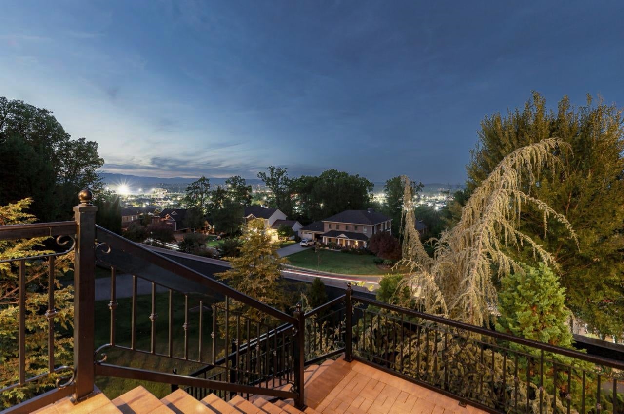 206 BLUE STONE HILLS DR