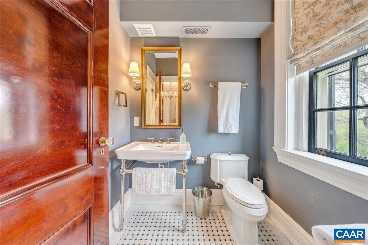 Lynchburg, Virginia 24503, United States, 7 Bedrooms Bedrooms, ,8 BathroomsBathrooms,Residential,Pending,110963