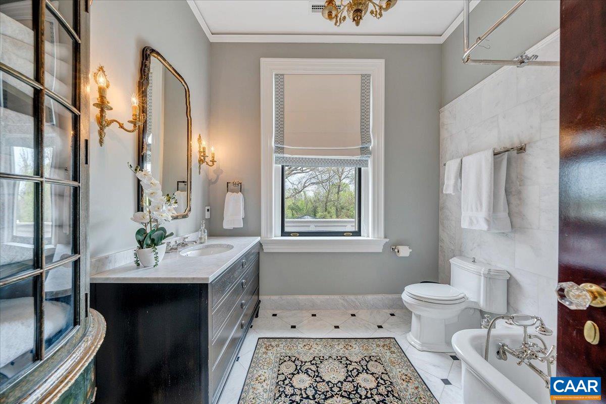 Lynchburg, Virginia 24503, United States, 7 Bedrooms Bedrooms, ,8 BathroomsBathrooms,Residential,Pending,110963