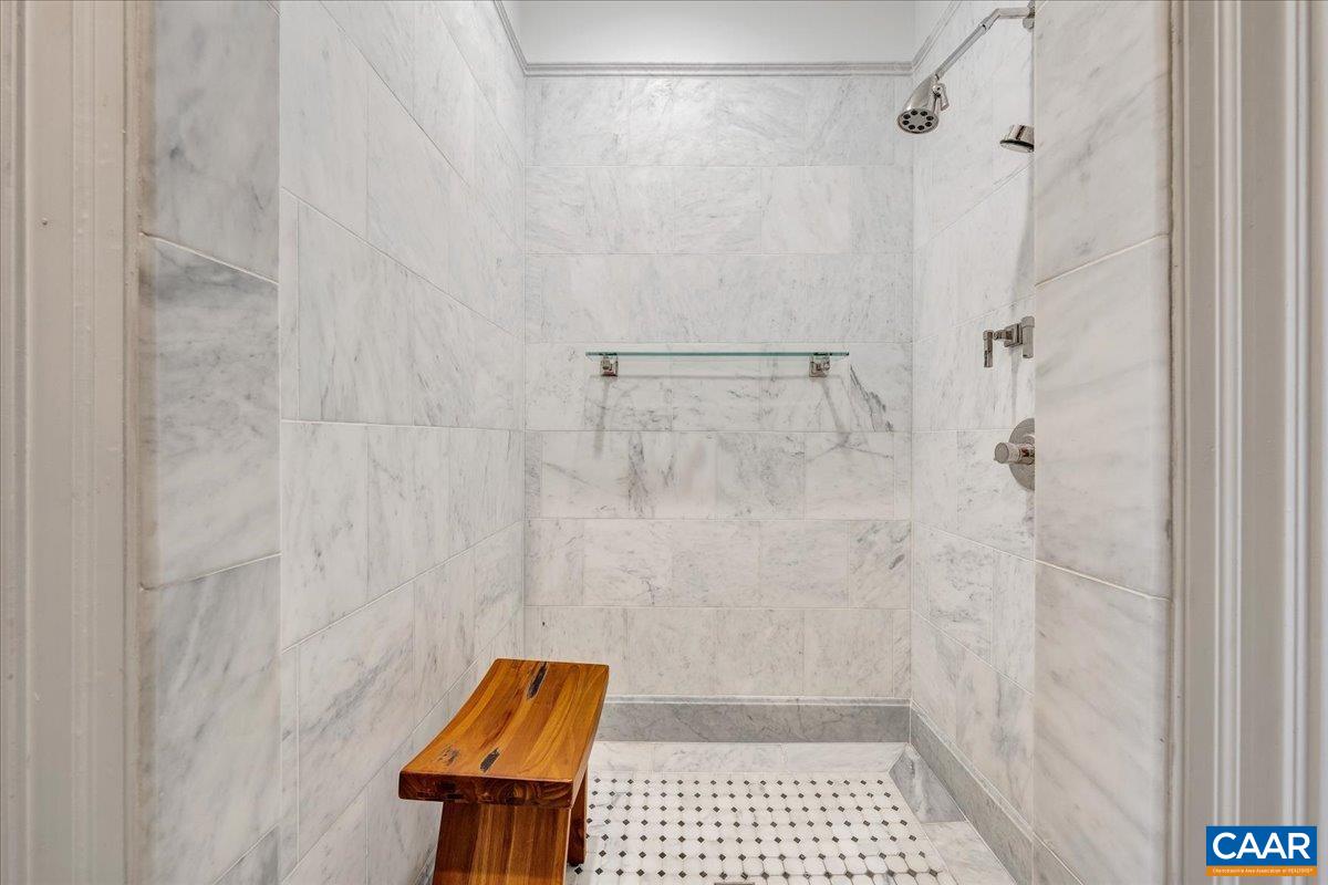 Lynchburg, Virginia 24503, United States, 7 Bedrooms Bedrooms, ,8 BathroomsBathrooms,Residential,Pending,110963