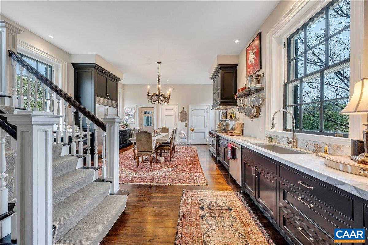 Lynchburg, Virginia 24503, United States, 7 Bedrooms Bedrooms, ,8 BathroomsBathrooms,Residential,Pending,110963