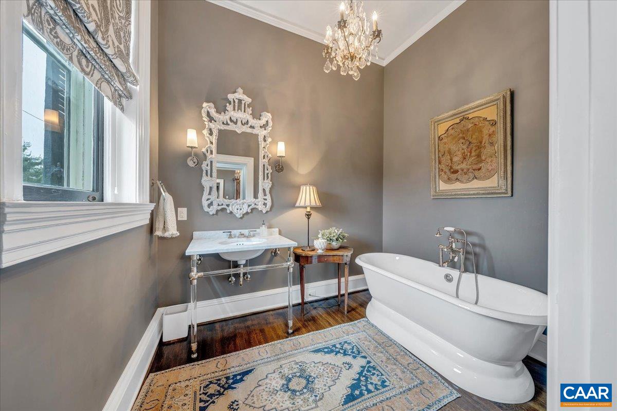 Lynchburg, Virginia 24503, United States, 7 Bedrooms Bedrooms, ,8 BathroomsBathrooms,Residential,Pending,110963