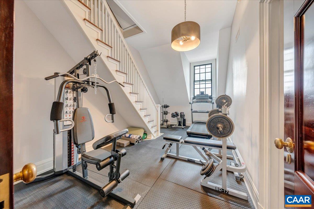 Lynchburg, Virginia 24503, United States, 7 Bedrooms Bedrooms, ,8 BathroomsBathrooms,Residential,Pending,110963