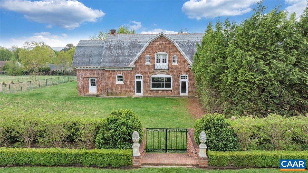 Lynchburg, Virginia 24503, United States, 7 Bedrooms Bedrooms, ,8 BathroomsBathrooms,Residential,Pending,110963