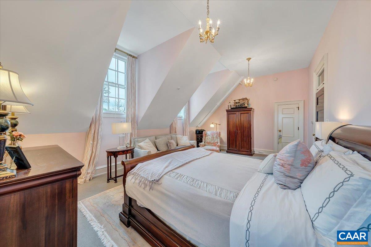 Lynchburg, Virginia 24503, United States, 7 Bedrooms Bedrooms, ,8 BathroomsBathrooms,Residential,Pending,110963