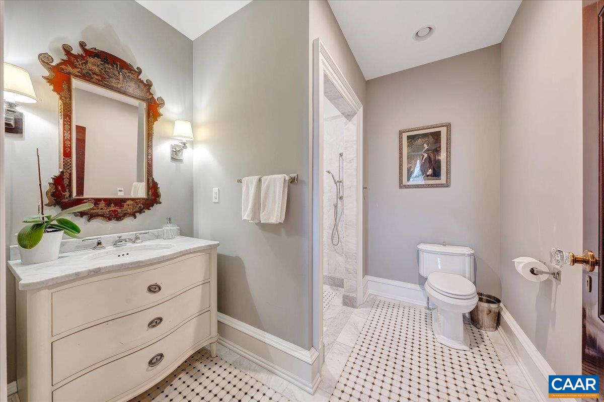 Lynchburg, Virginia 24503, United States, 7 Bedrooms Bedrooms, ,8 BathroomsBathrooms,Residential,Pending,110963