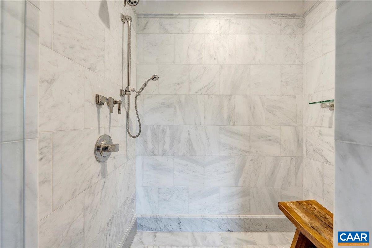 Lynchburg, Virginia 24503, United States, 7 Bedrooms Bedrooms, ,8 BathroomsBathrooms,Residential,Pending,110963